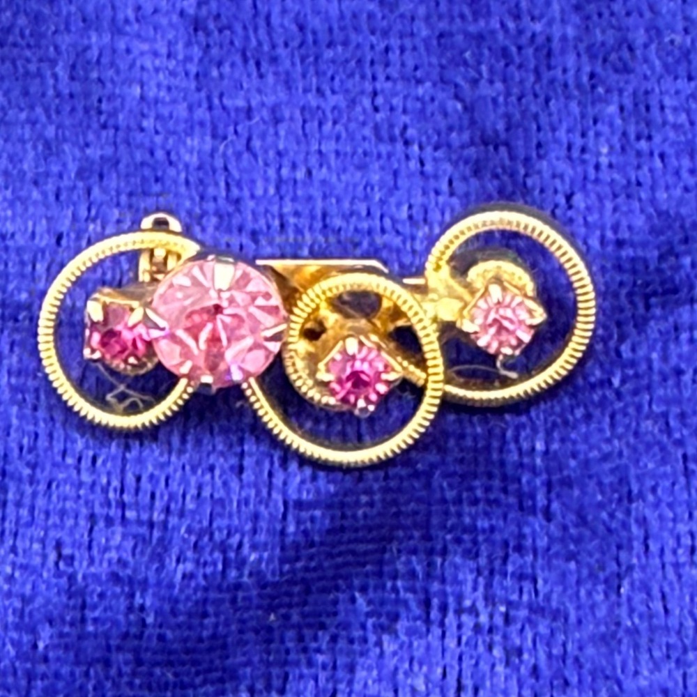 Vintage Rhinestone Brooch Gold Tone Pink Dainty Delicate - Picture 2 of 9